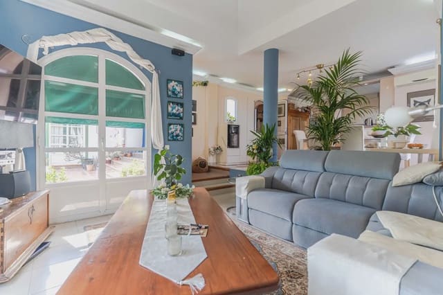 8 quarto Moradia para venda em Urbanización Santa Rosa, Torrox com piscina garagem - 1 100 000 € (Ref: 9838696)
