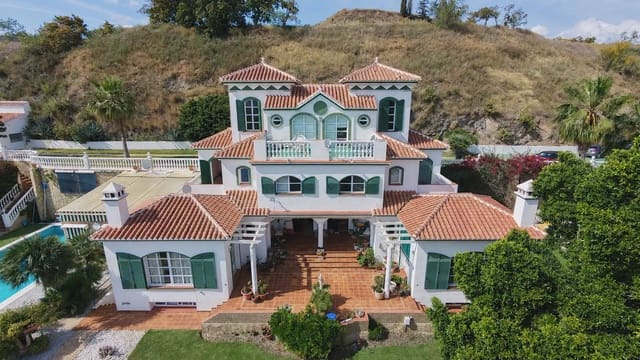 8 quarto Moradia para venda em Urbanización Santa Rosa, Torrox com piscina garagem - 1 100 000 € (Ref: 9838696)