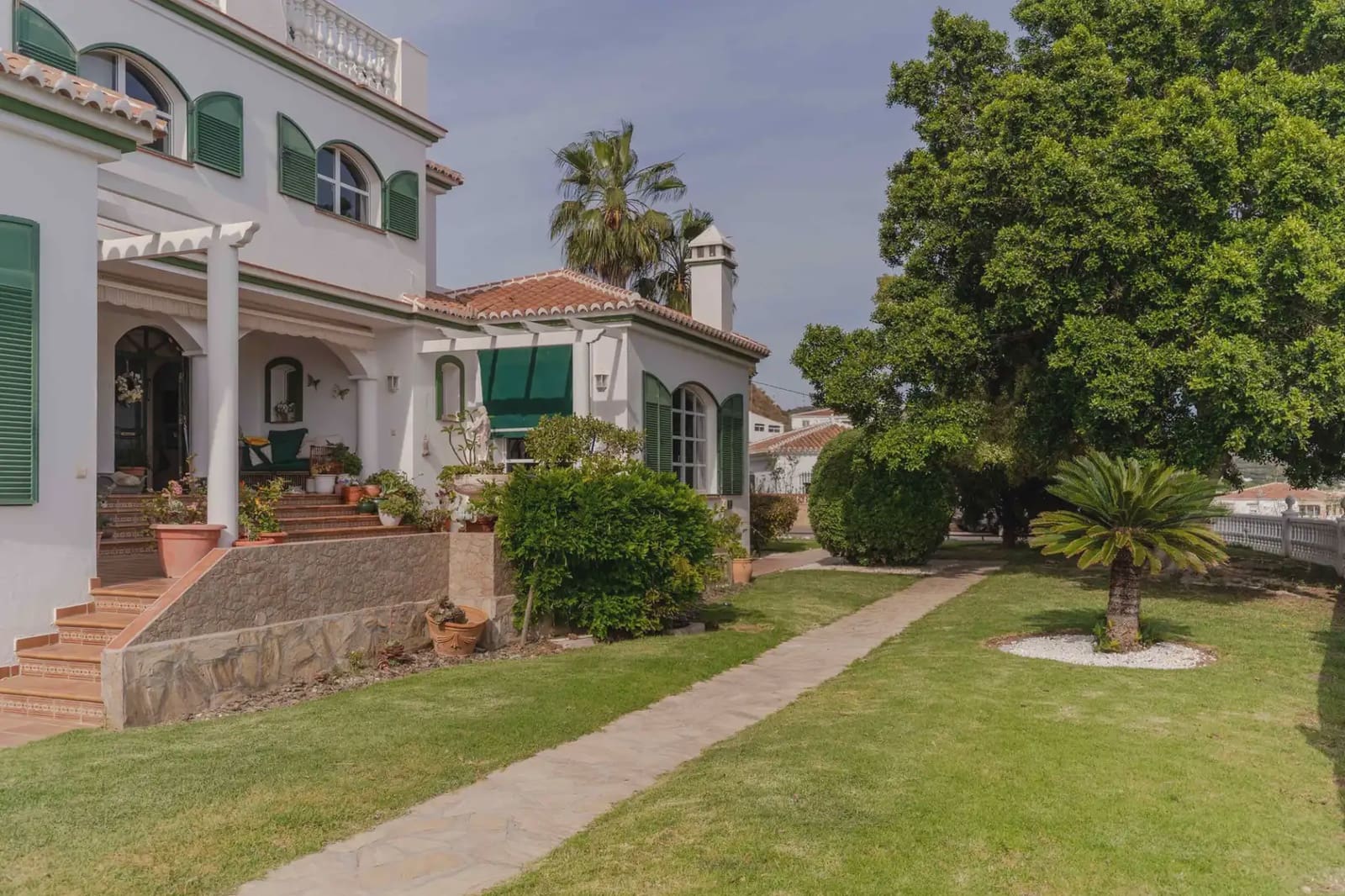 8 bedroom Villa for sale in Torrox with pool garage - € 1,100,000 (Ref: 9838696)