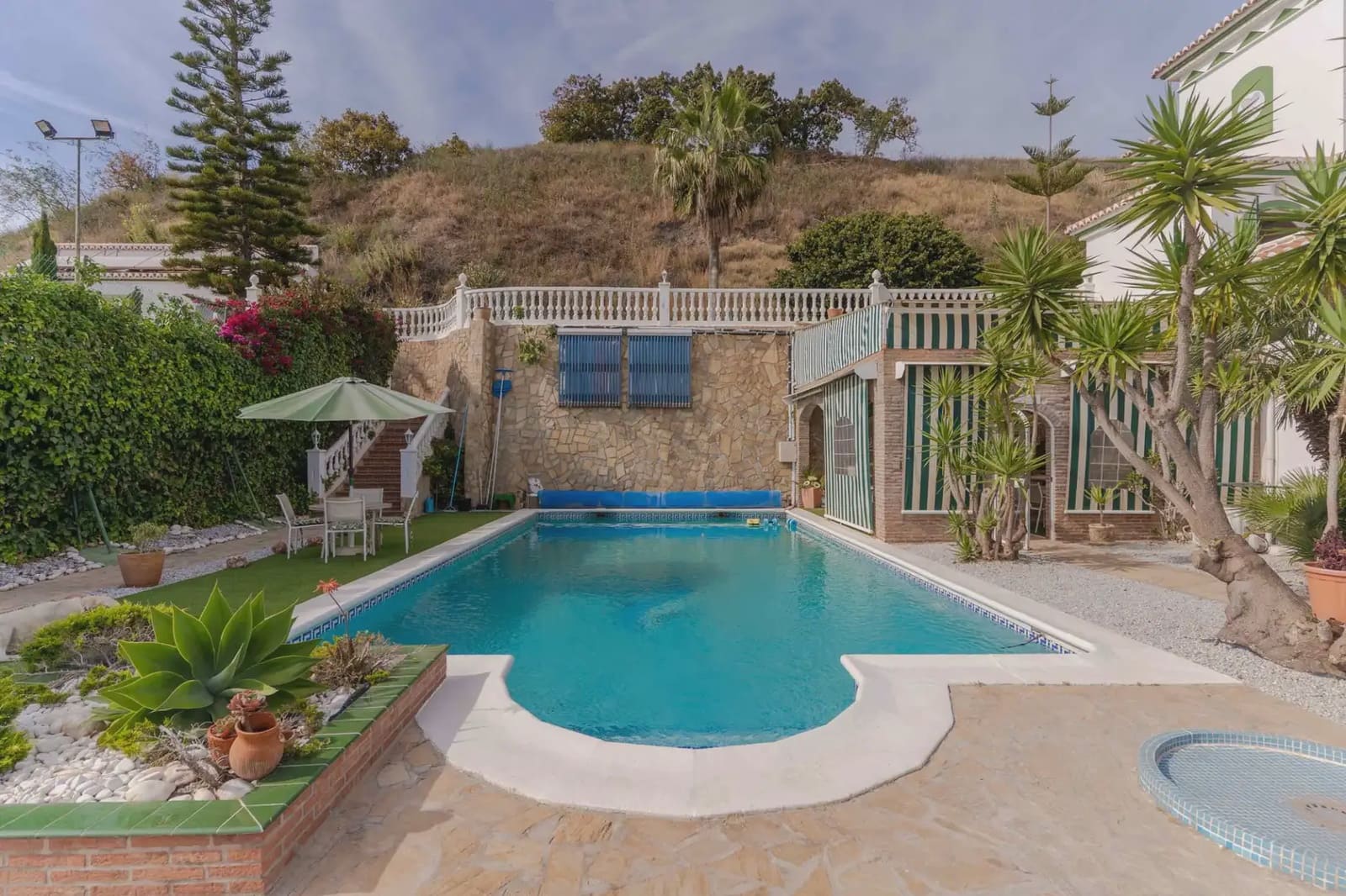 8 bedroom Villa for sale in Torrox with pool garage - € 1,100,000 (Ref: 9838696)