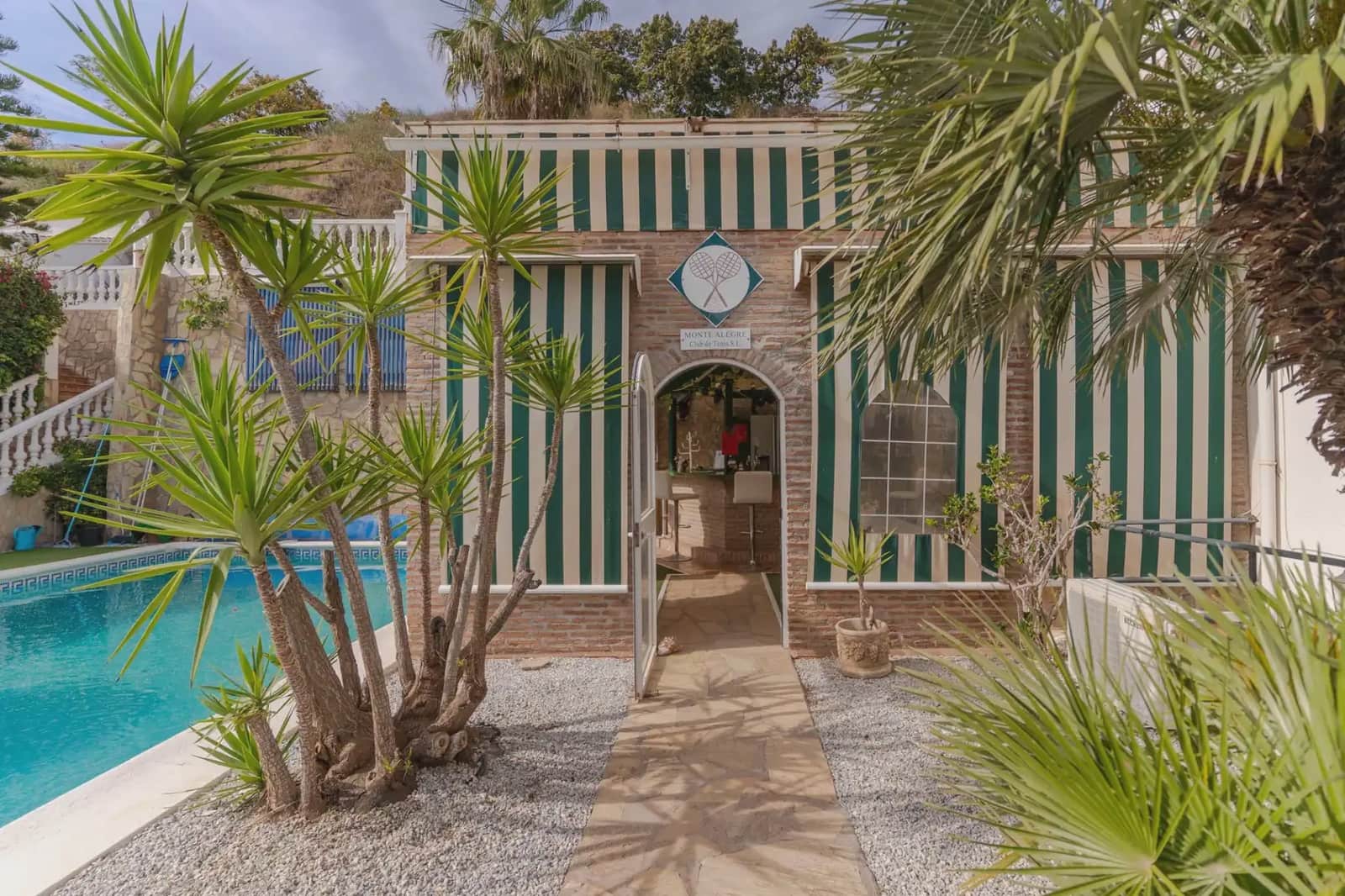 8 bedroom Villa for sale in Torrox with pool garage - € 1,100,000 (Ref: 9838696)