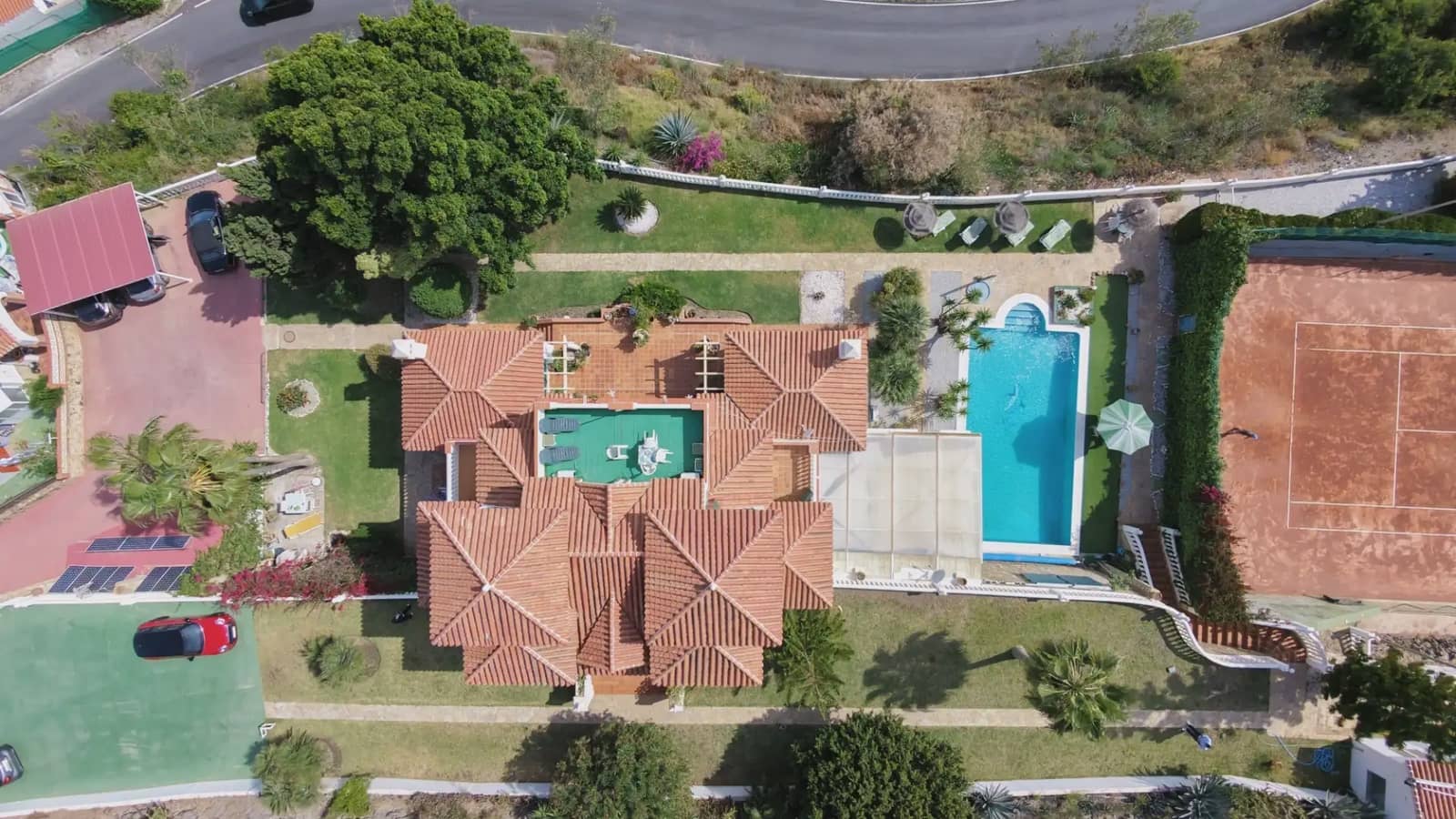 8 bedroom Villa for sale in Torrox with pool garage - € 1,100,000 (Ref: 9838696)