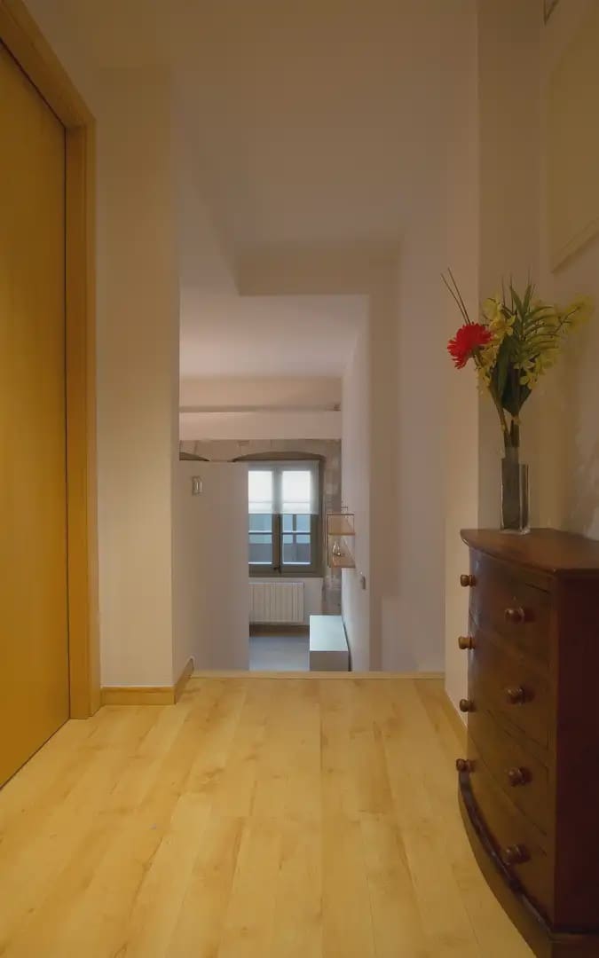 2 bedroom Flat for rent in Girona city - € 860 (Ref: 9844492)