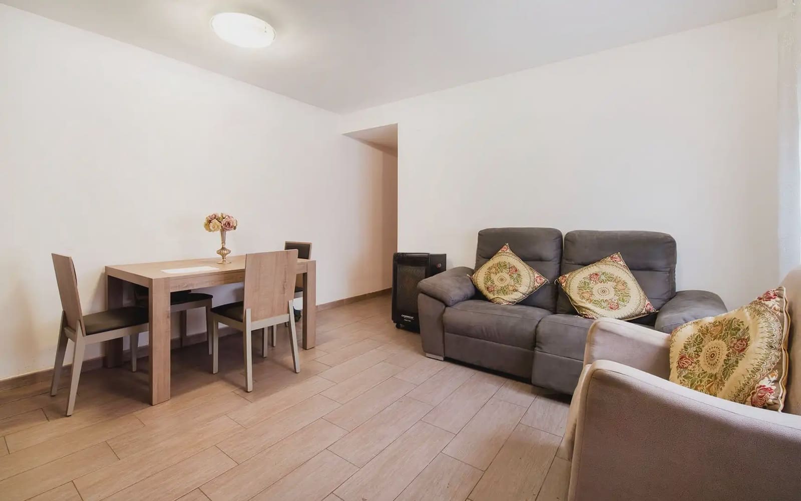 5 soveværelse Villa til salg i Sant Boi de Llobregat med garage - € 695.000 (Ref: 9854526)