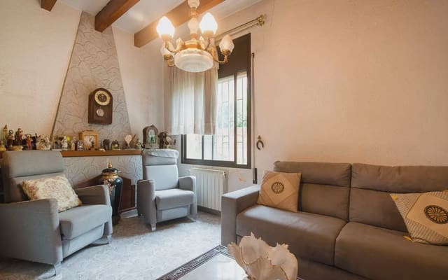 5 soveværelse Villa til salg i Sant Boi de Llobregat med garage - € 695.000 (Ref: 9854526)