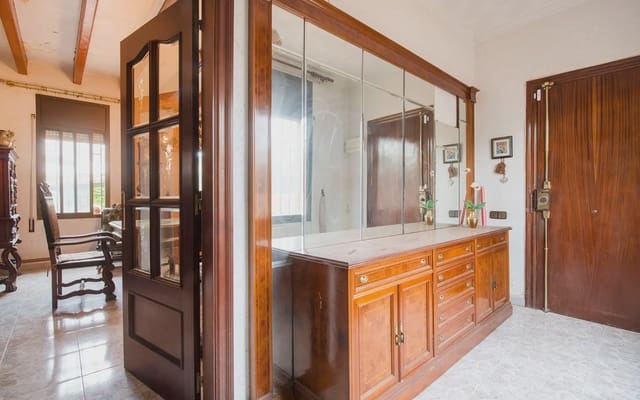 5 soveværelse Villa til salg i Sant Boi de Llobregat med garage - € 695.000 (Ref: 9854526)
