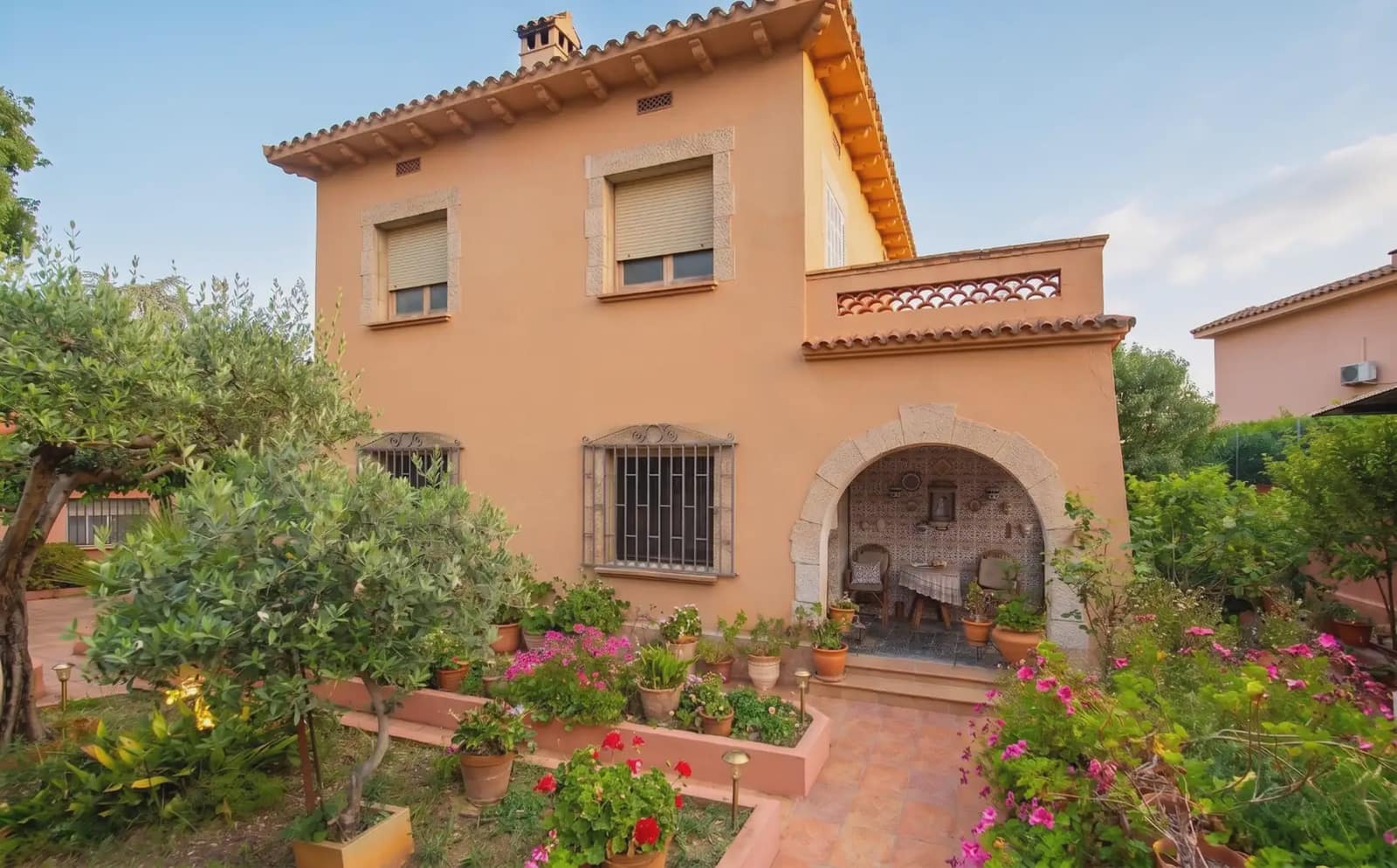 5 soveværelse Villa til salg i Sant Boi de Llobregat med garage - € 695.000 (Ref: 9854526)