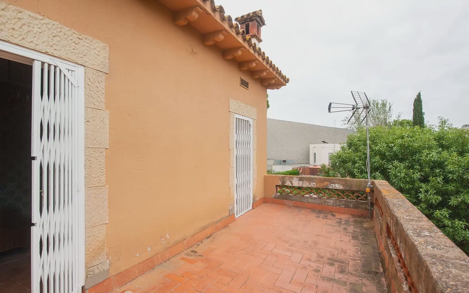5 soveværelse Villa til salg i Sant Boi de Llobregat med garage - € 695.000 (Ref: 9854526)