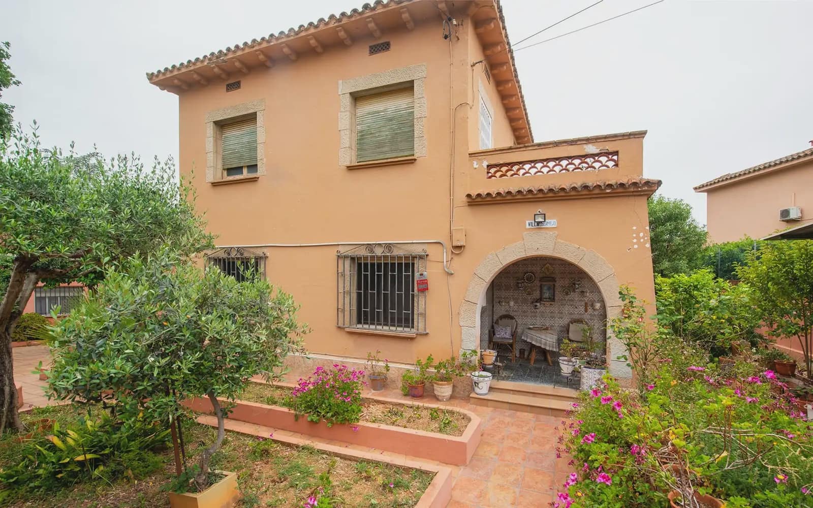 5 soveværelse Villa til salg i Sant Boi de Llobregat med garage - € 695.000 (Ref: 9854526)