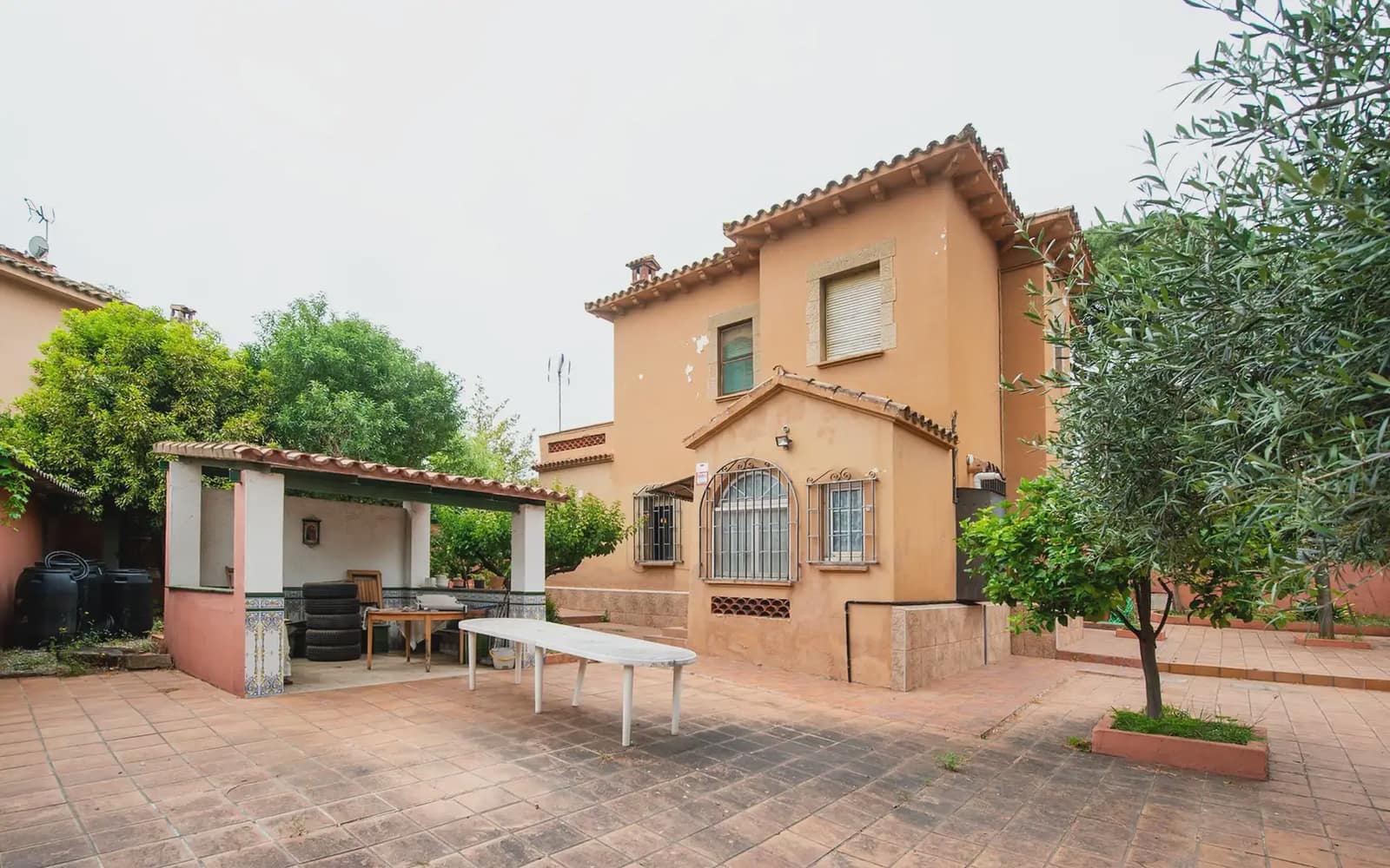 5 soveværelse Villa til salg i Sant Boi de Llobregat med garage - € 695.000 (Ref: 9854526)