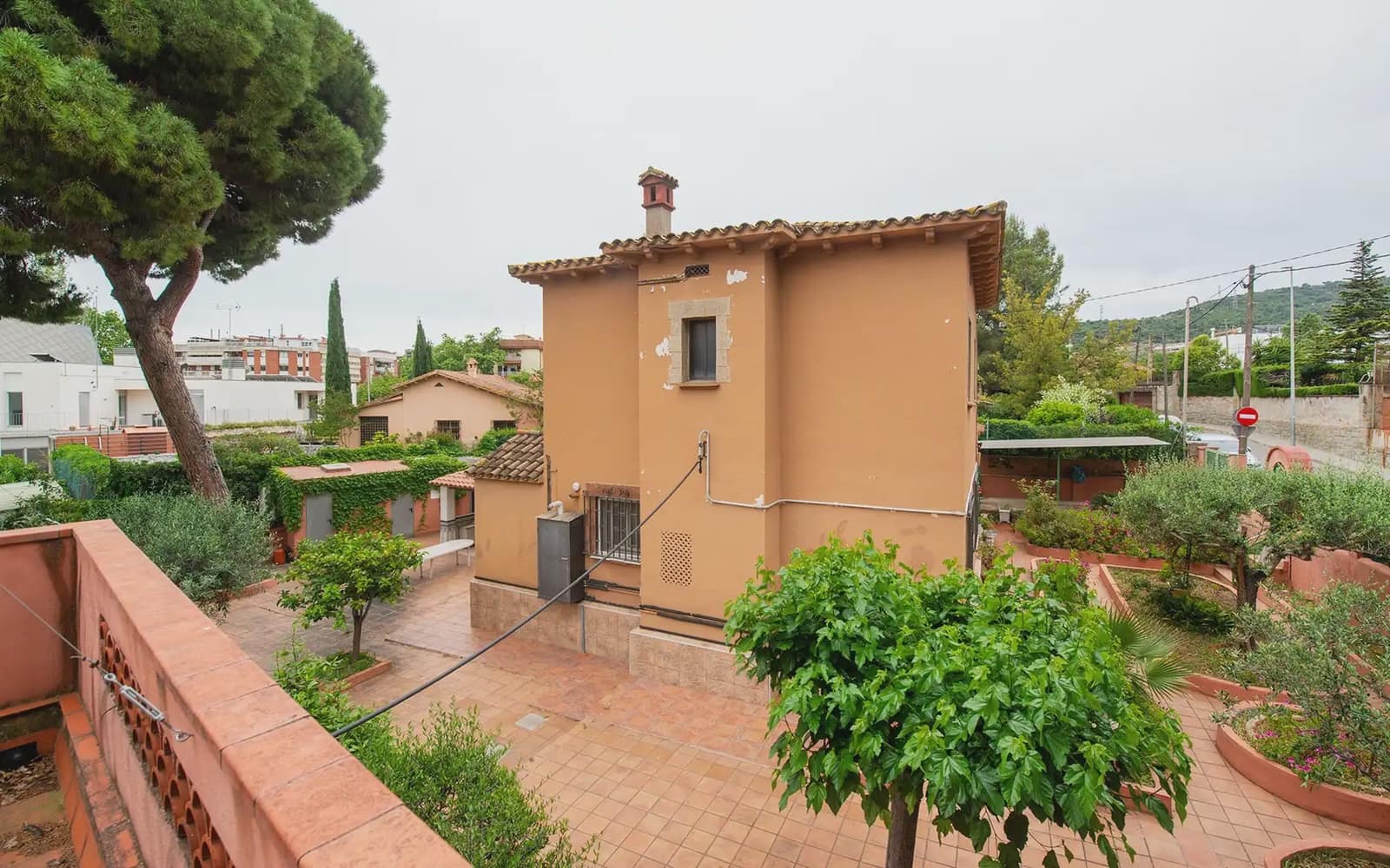 5 soveværelse Villa til salg i Sant Boi de Llobregat med garage - € 695.000 (Ref: 9854526)