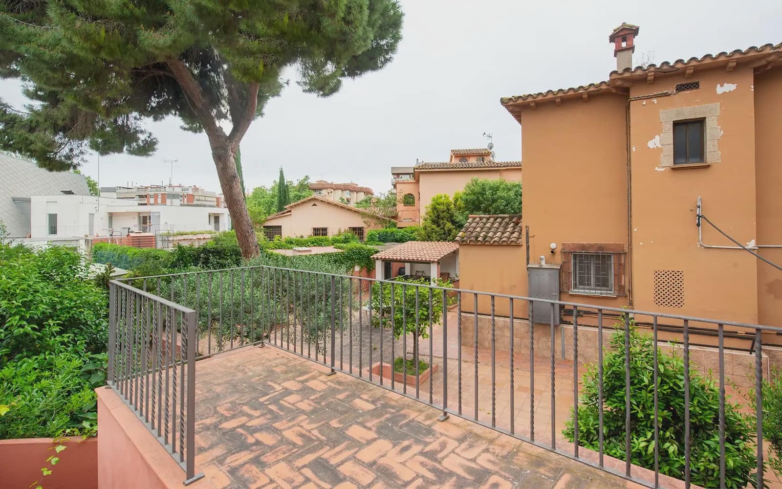5 soveværelse Villa til salg i Sant Boi de Llobregat med garage - € 695.000 (Ref: 9854526)