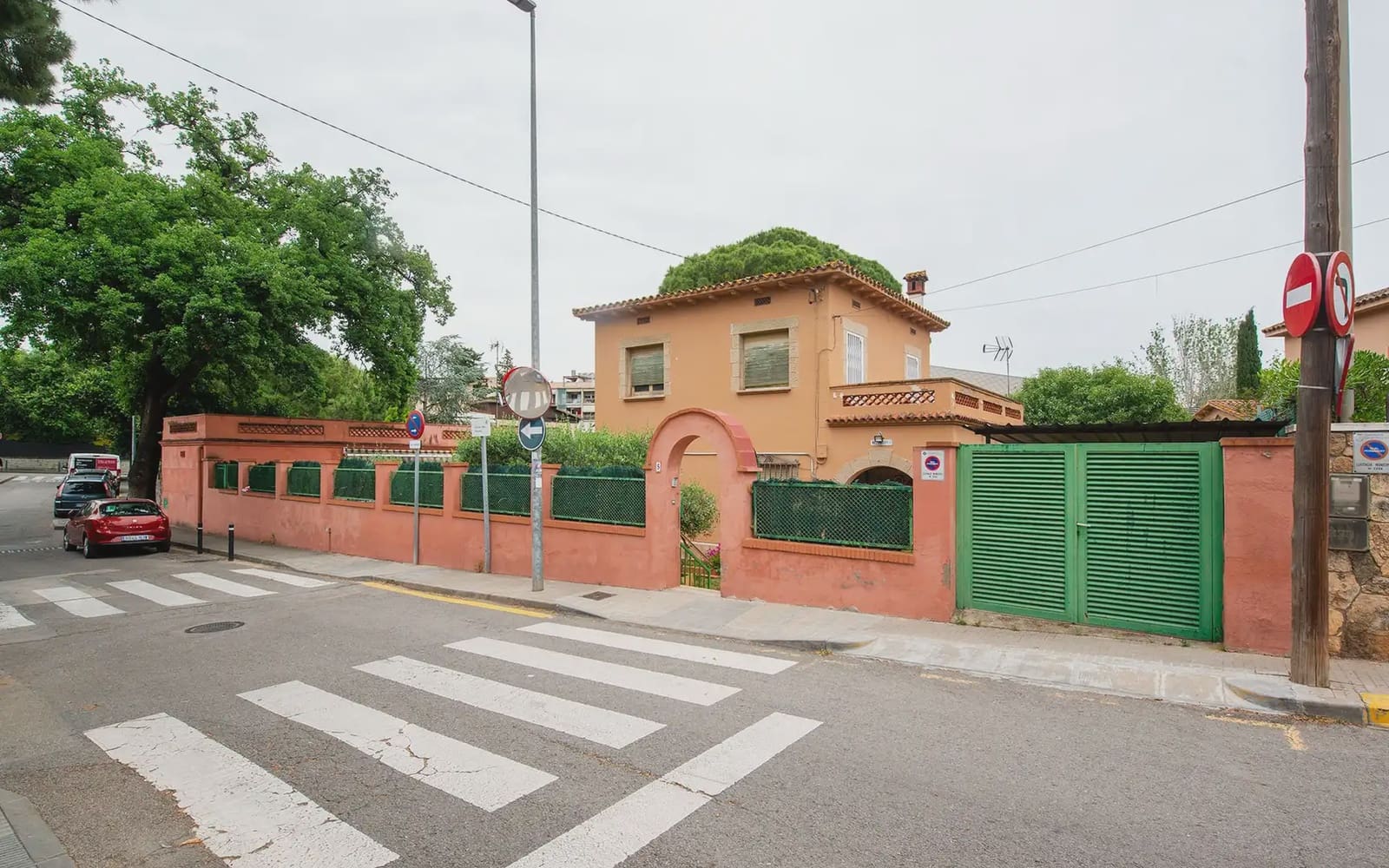 5 soveværelse Villa til salg i Sant Boi de Llobregat med garage - € 695.000 (Ref: 9854526)