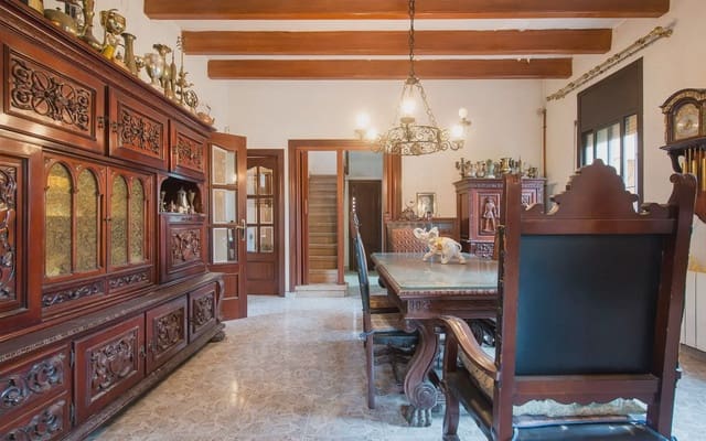 5 soveværelse Villa til salg i Sant Boi de Llobregat med garage - € 695.000 (Ref: 9854526)