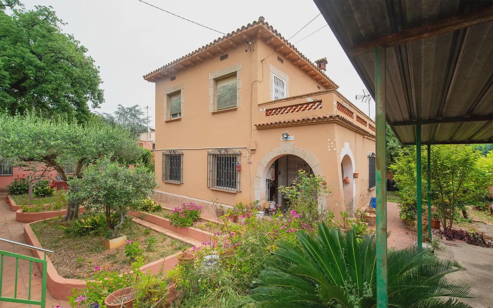 5 soveværelse Villa til salg i Sant Boi de Llobregat med garage - € 695.000 (Ref: 9854526)