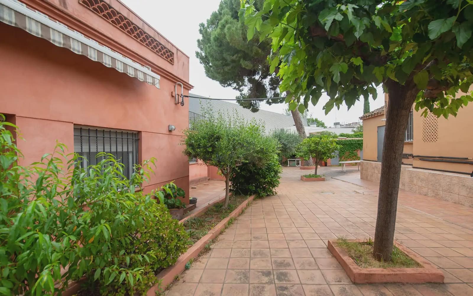 5 soveværelse Villa til salg i Sant Boi de Llobregat med garage - € 695.000 (Ref: 9854526)