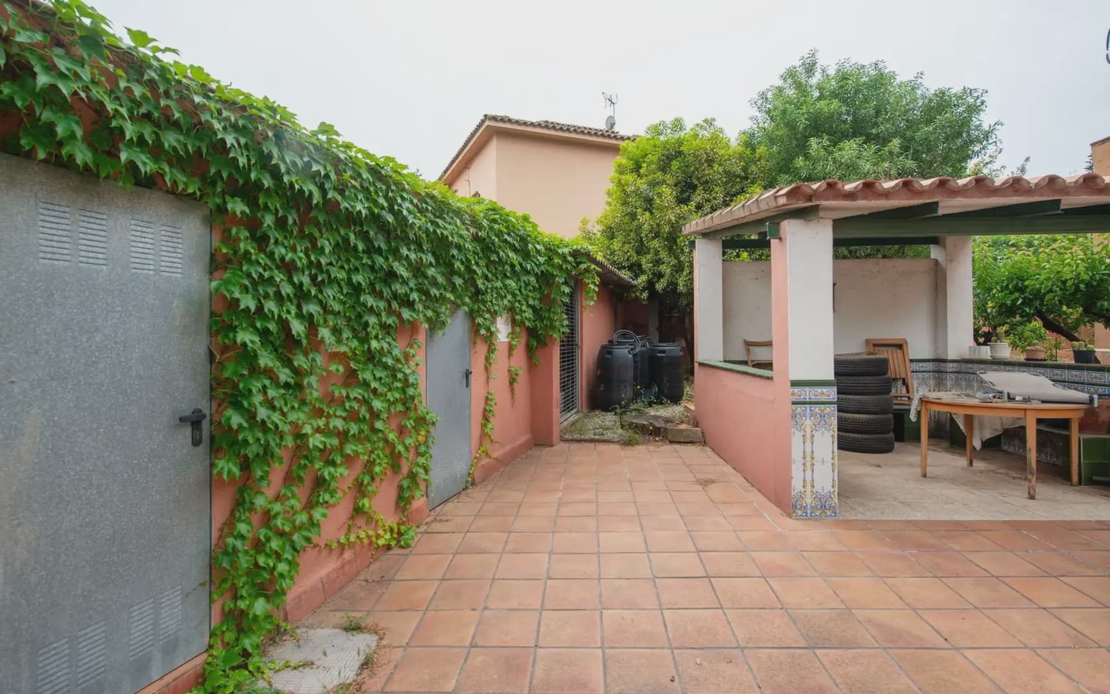 5 soveværelse Villa til salg i Sant Boi de Llobregat med garage - € 695.000 (Ref: 9854526)