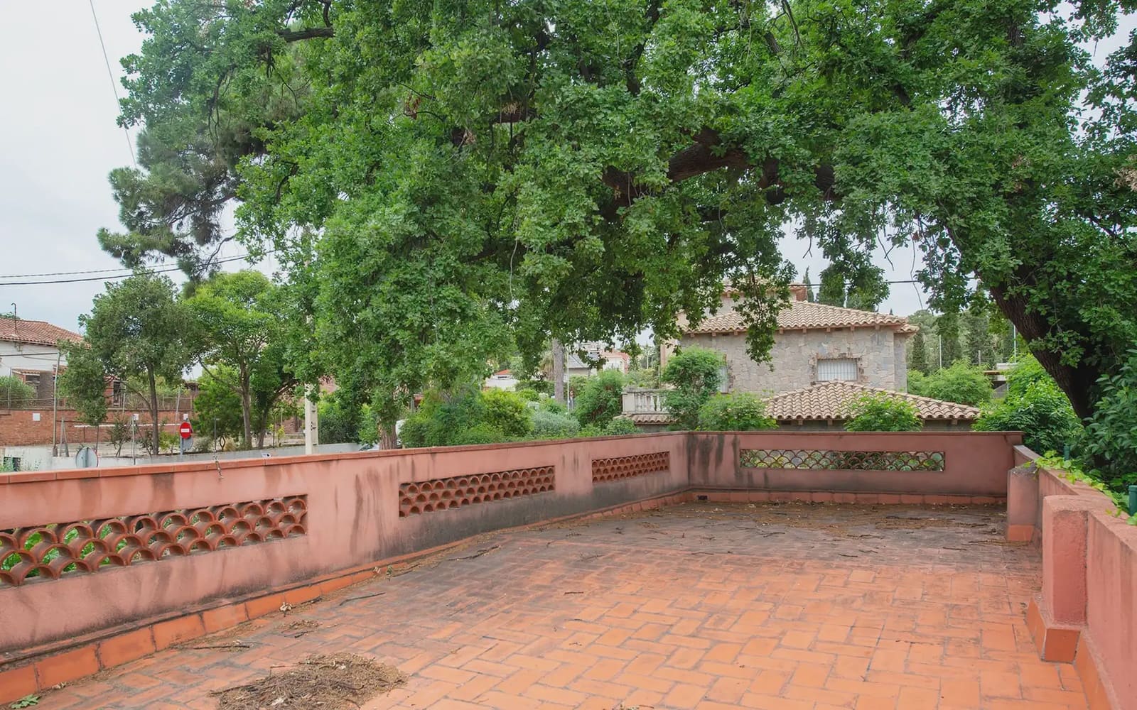 5 soveværelse Villa til salg i Sant Boi de Llobregat med garage - € 695.000 (Ref: 9854526)
