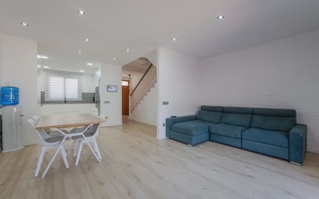 4 makuuhuone Omakotitalo myytävänä paikassa Tordera mukana 
autotalli - 426 000 € (Ref: 9860840)