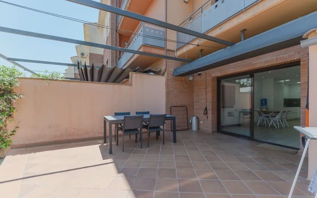 4 makuuhuone Omakotitalo myytävänä paikassa Tordera mukana 
autotalli - 426 000 € (Ref: 9860840)
