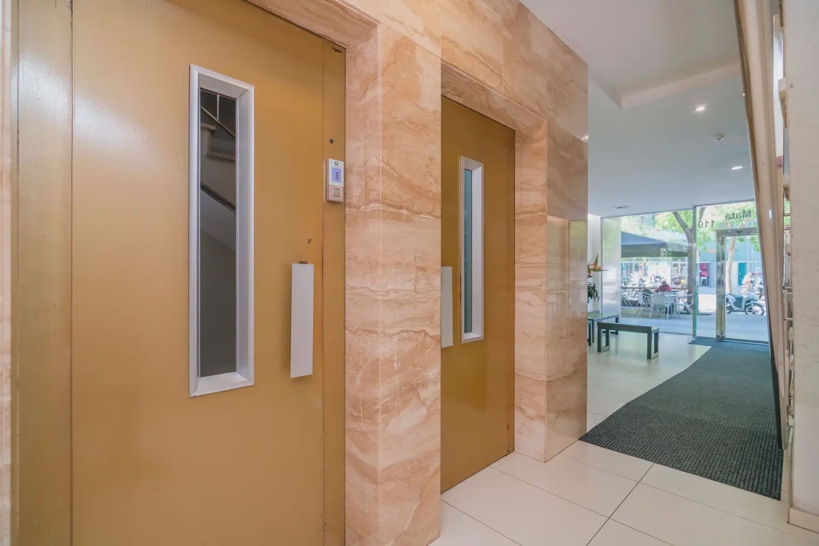 4 slaapkamer Flat te koop in Barcelona stad - € 640.000 (Ref: 9863854)