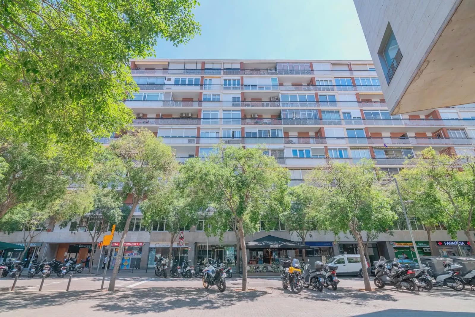 4 slaapkamer Flat te koop in Barcelona stad - € 640.000 (Ref: 9863854)