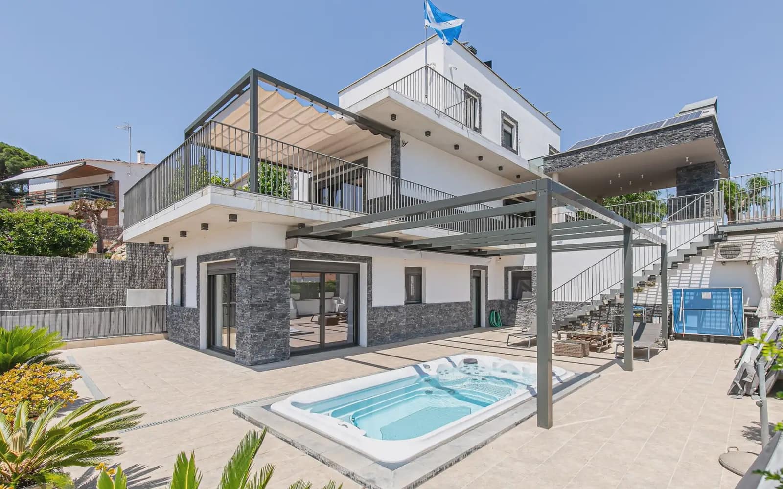 5 bedroom Villa for sale in Caldes d'Estrac with garage - € 1,190,000 (Ref: 9867502)