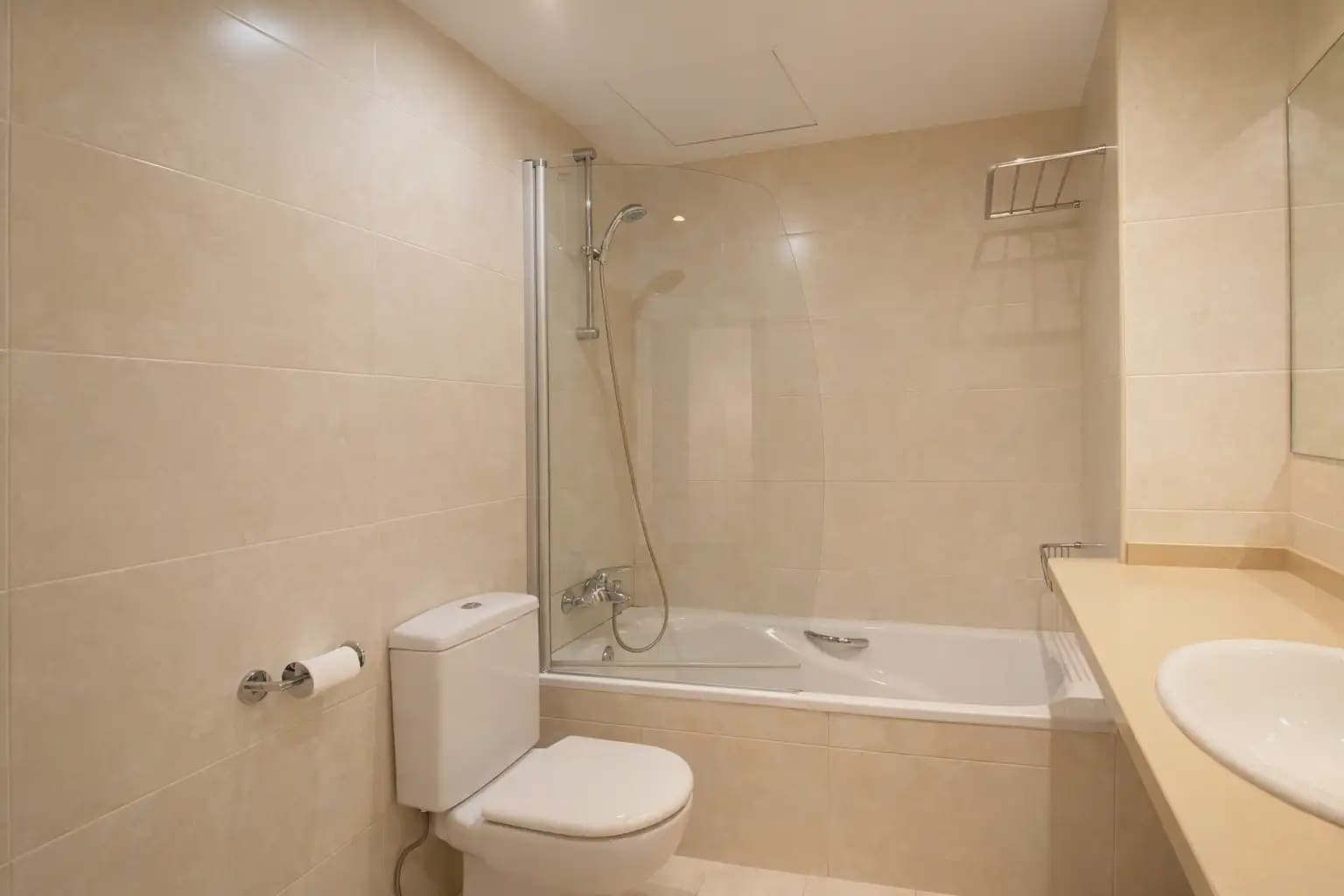 Piso de 2 habitaciones en Barcelona ciudad en alquiler con piscina garaje - 1.991 € (Ref: 9872427)