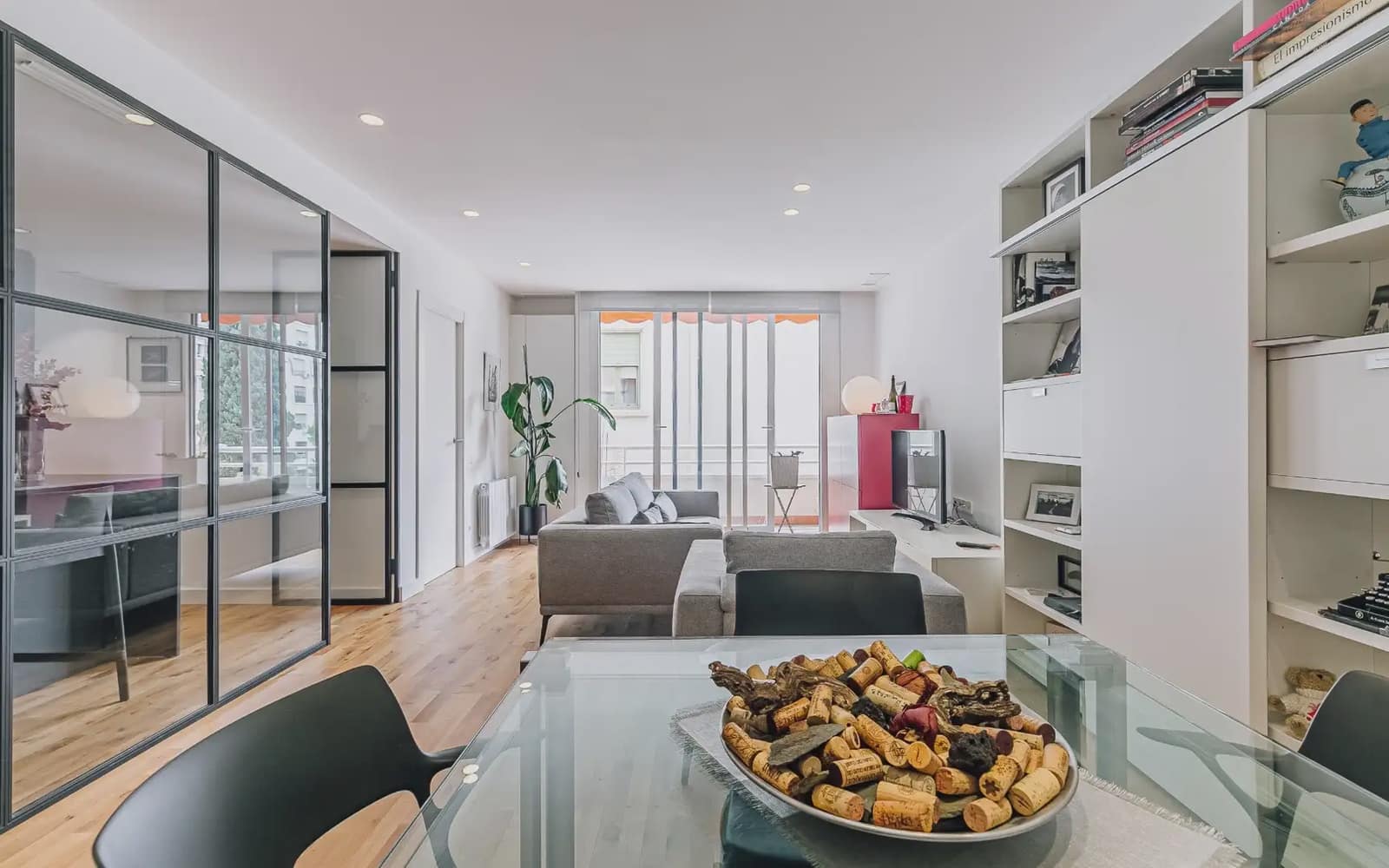 3 slaapkamer Flat te koop in Barcelona stad - € 850.000 (Ref: 9877471)