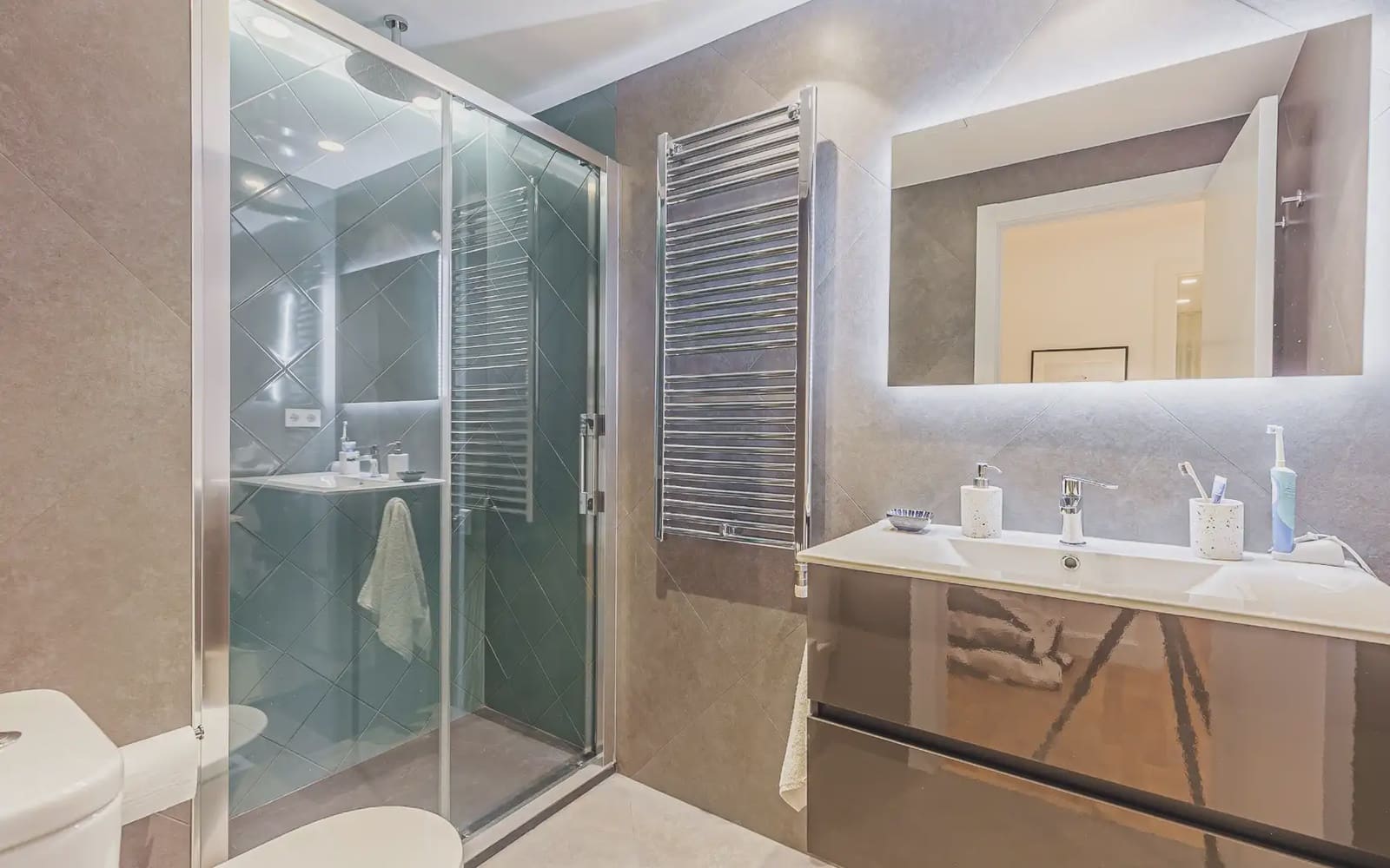 3 slaapkamer Flat te koop in Barcelona stad - € 850.000 (Ref: 9877471)