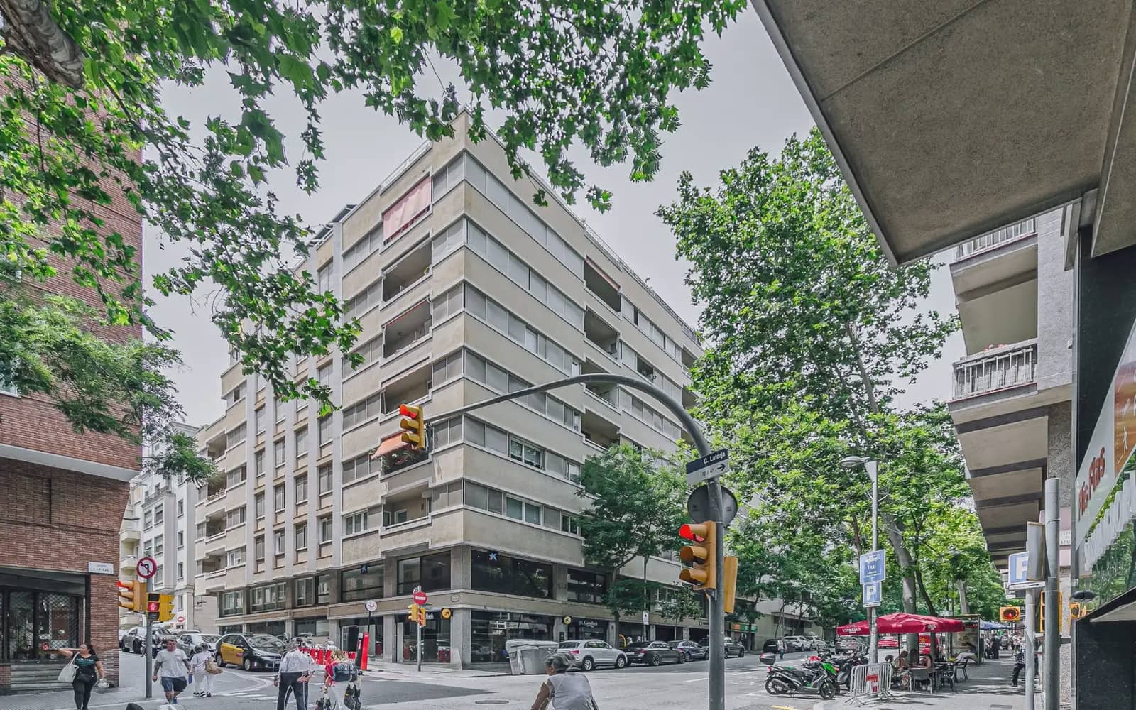 3 slaapkamer Flat te koop in Barcelona stad - € 850.000 (Ref: 9877471)