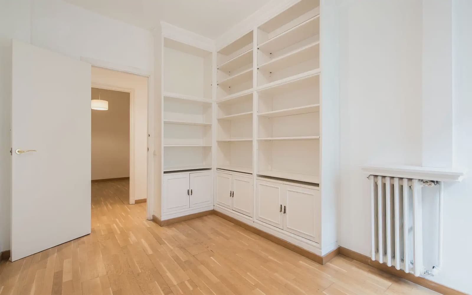 4 makuuhuone Asunto myytävänä paikassa Barcelona kaupunki mukana 
autotalli - 990 000 € (Ref: 9885220)
