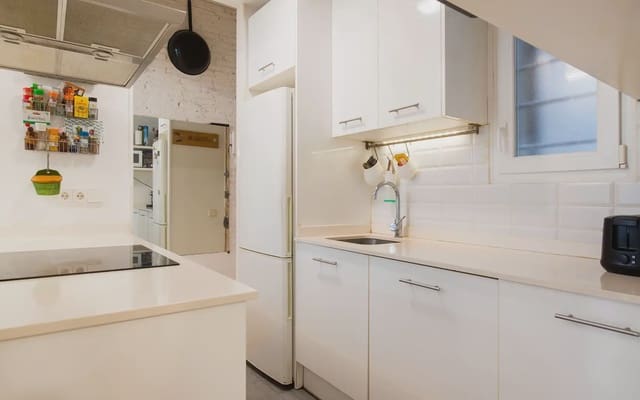 1 sypialnia Mieszkanie na sprzedaż w El Raval, Miasto Barcelona - 330 000 € (Ref: 9890689)