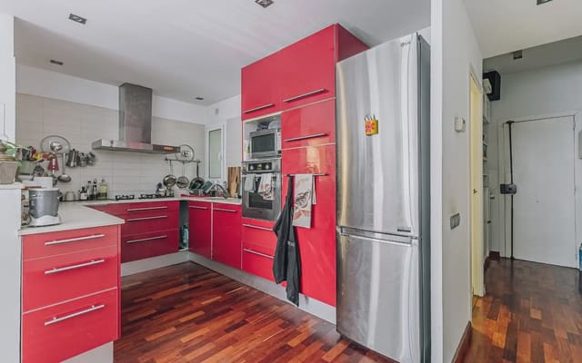 3 makuuhuone Asunto myytävänä paikassa El Guinardó, Barcelona kaupunki - 325 000 € (Ref: 9893095)