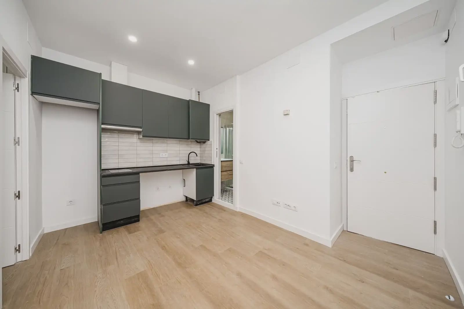 1 slaapkamer Flat te koop in Madrid stad - € 299.000 (Ref: 9911856)