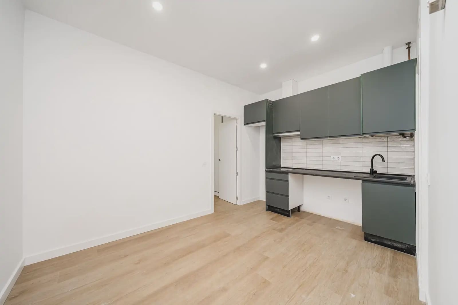 1 slaapkamer Flat te koop in Madrid stad - € 299.000 (Ref: 9911856)