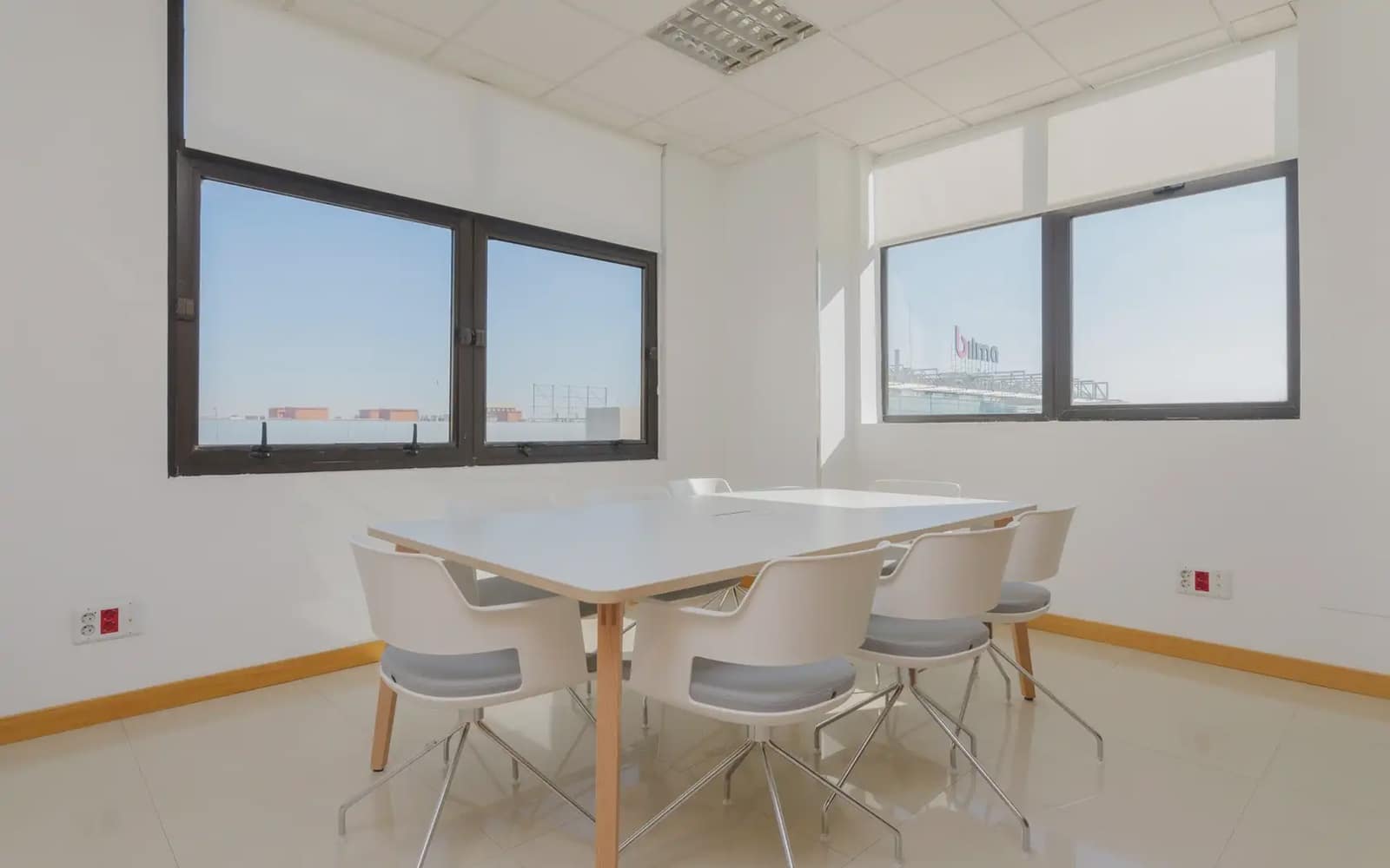 Oficina en Madrid ciudad en alquiler - 1.200 € (Ref: 9911984)