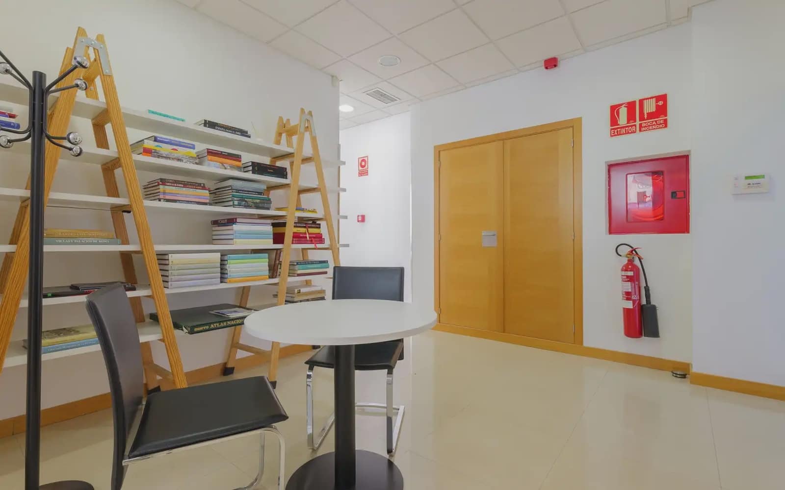 Oficina en Madrid ciudad en alquiler - 1.200 € (Ref: 9911984)