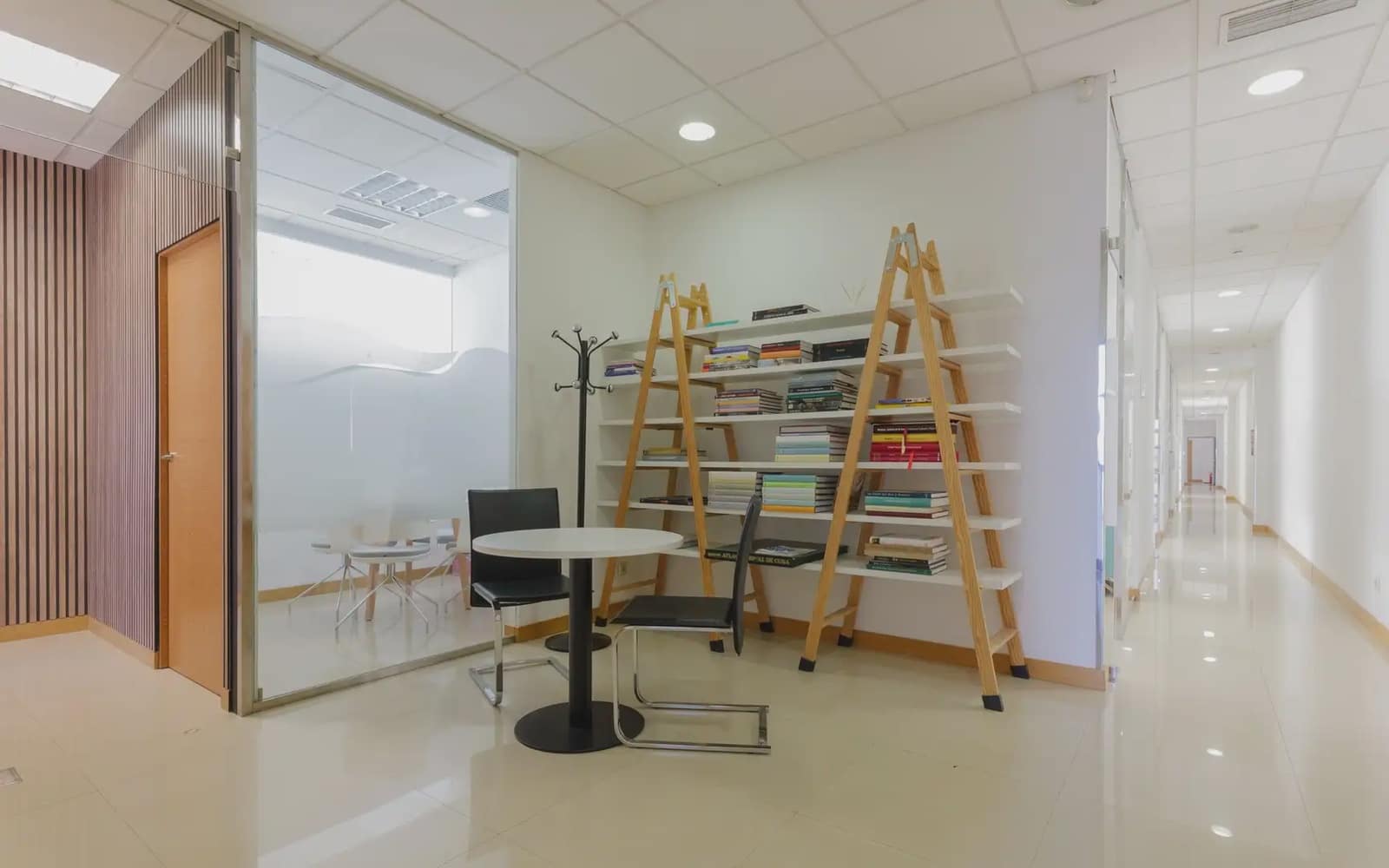 Oficina en Madrid ciudad en alquiler - 1.200 € (Ref: 9911984)