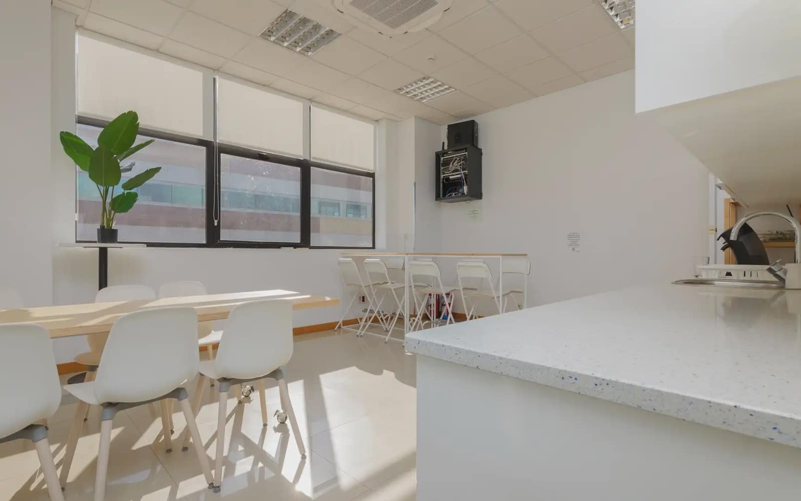 Oficina en Madrid ciudad en alquiler - 1.200 € (Ref: 9911984)