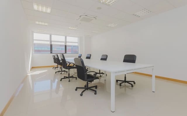 Oficina en Valverde, Madrid ciudad en alquiler - 1.200 € (Ref: 9911984)