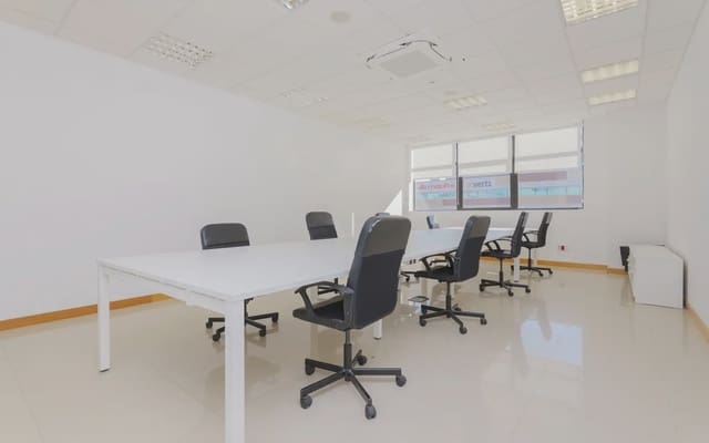 Oficina en Valverde, Madrid ciudad en alquiler - 1.200 € (Ref: 9911984)