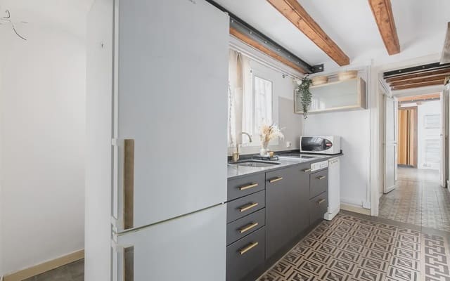 1 slaapkamer Penthouse te huur in El Barri Gòtic, Barcelona stad - € 1.355 (Ref: 9913781)