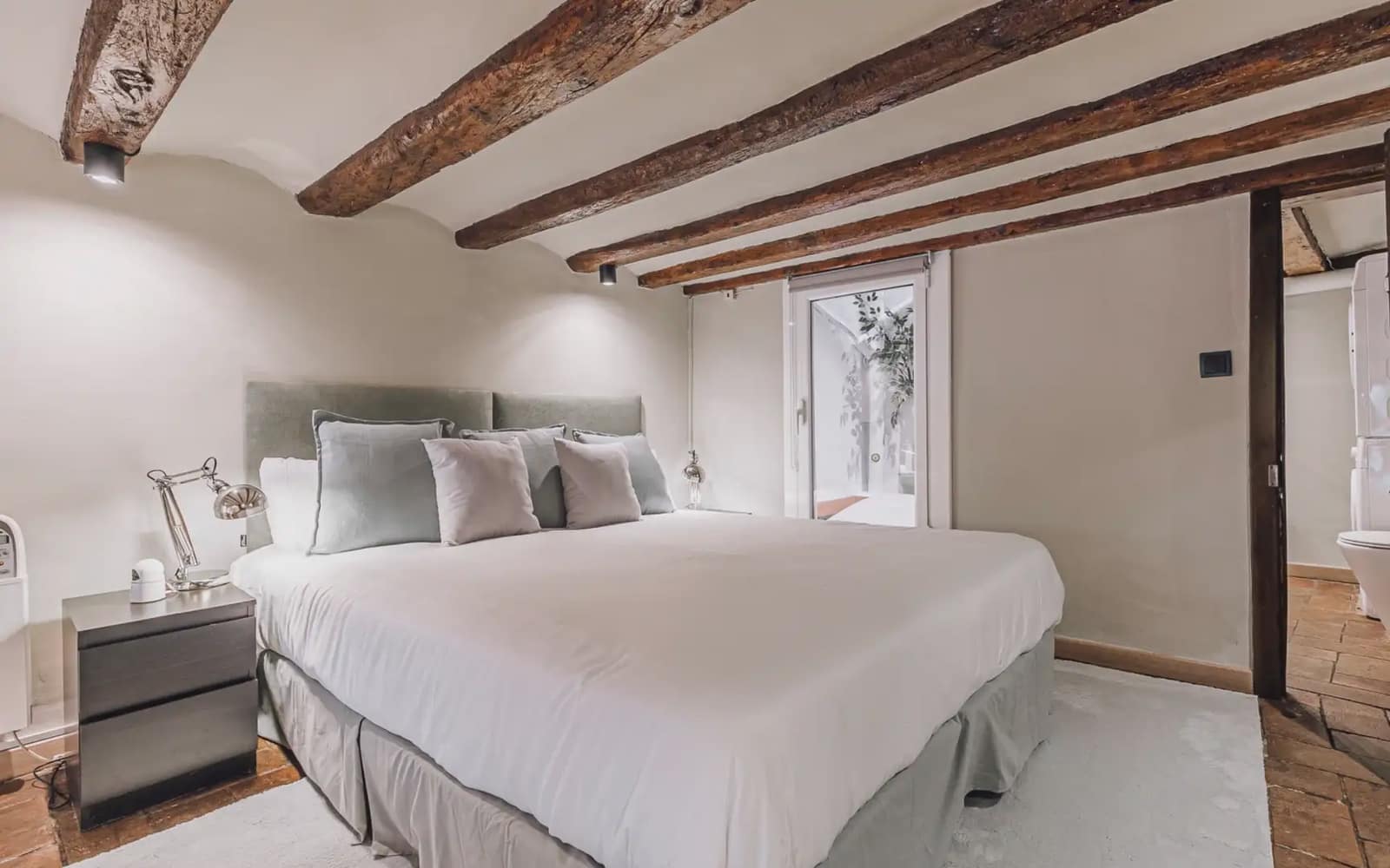 Kaupallinen myytävänä paikassa Barcelona kaupunki - 269 000 € (Ref: 9915030)