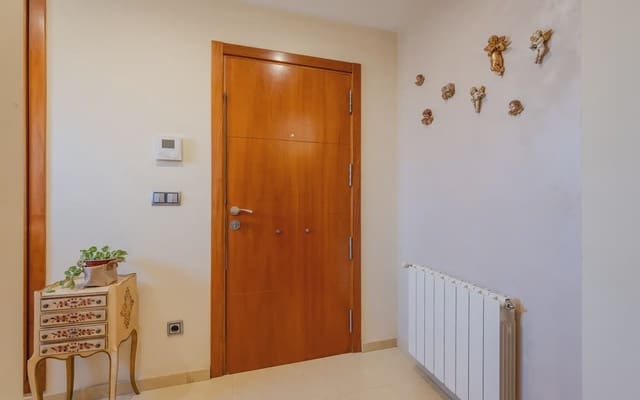 4 slaapkamer Villa te koop in La Bisbal d'Empordà met garage - € 600.000 (Ref: 9919018)