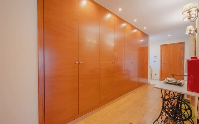 4 slaapkamer Villa te koop in La Bisbal d'Empordà met garage - € 600.000 (Ref: 9919018)