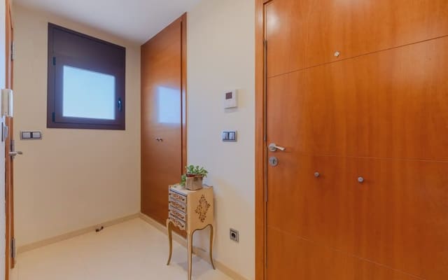4 slaapkamer Villa te koop in La Bisbal d'Empordà met garage - € 600.000 (Ref: 9919018)