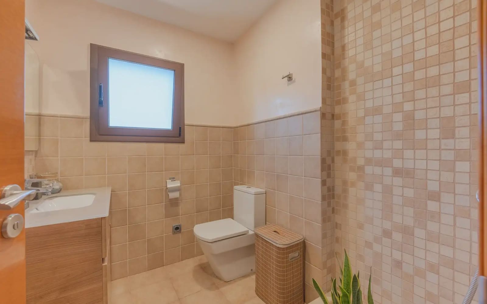 4 bedroom Villa for sale in La Bisbal d'Emporda with garage - € 600,000 (Ref: 9919018)