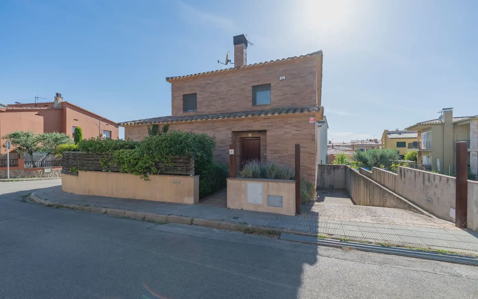 4 bedroom Villa for sale in La Bisbal d'Emporda with garage - € 600,000 (Ref: 9919018)