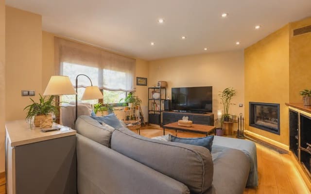 4 soverom Villa til salgs i La Bisbal d'Empordà med garasje - € 570 000 (Ref: 9919018)